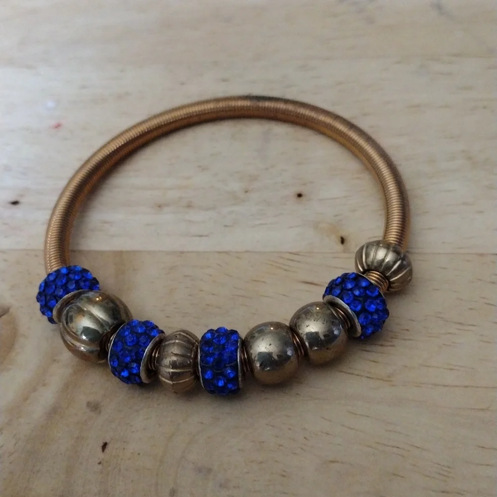 4 Bracelets/1 watch - Picture 5 of 9